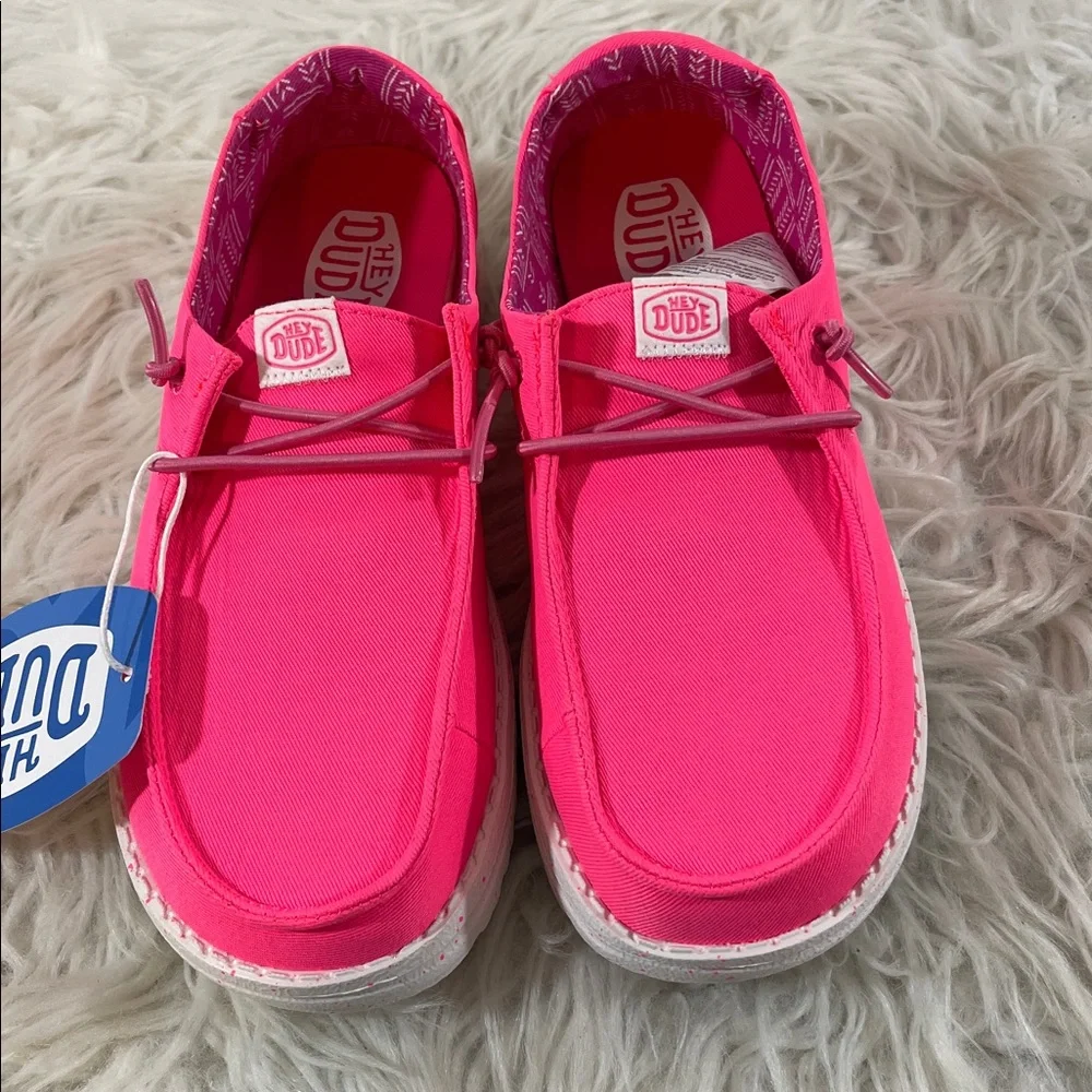 HEY DUDE YOUTH WENDY CANVAS SLIP-ON SHOE (NEON PINK) Size 4 NEW